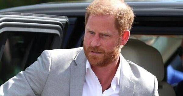 英媒爆料：哈里王子密会梅根闺蜜，王室秘闻再掀波澜！