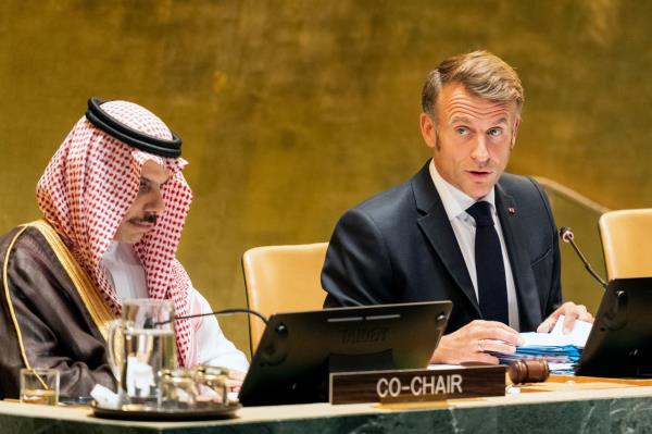 Saudi Foreign Minister Faisal bin Farhan (left) and French President Emmanuel Macron co-chair a meeting at the UN headquarters in New York, Monday. (EPA-Yonhap)