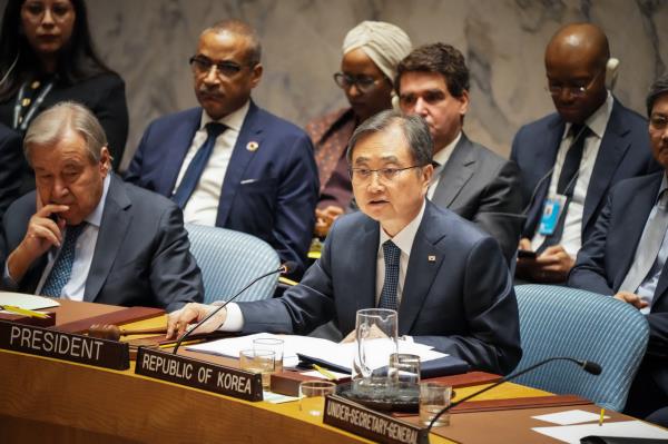 South Korean Foreign Minister Cho Hyun presides over a UN Security Council meeting on the maintenance of peace and security in Ukraine at UN Headquarters in New York on Tuesday. (South Korea’s Foreign Ministry)