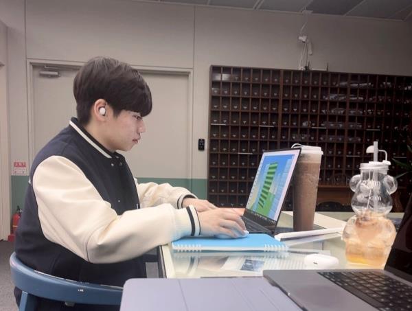A photo of Kim Kyu-min, a 21-year-old university student who passed away on Sept. 19. His organs were donated to five people in need. (Korea Organ Donation Agency)