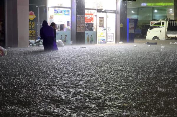 Gwangju in South Jeolla Province is seen flooded on Aug. 3, after heavy rain pounded Muan and Hampyeong counties in the province that day and caused significant damage. (Yonhap)