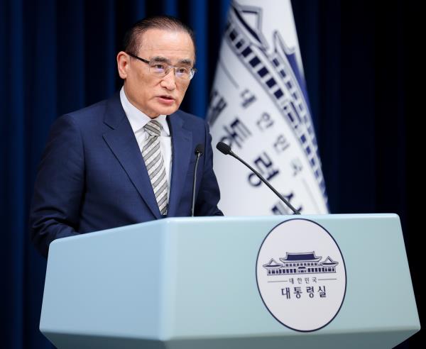 Wi Sung-lac, director of the presidential National Security Office, speaks at a press briefing on Monday in Seoul. (Yonhap)