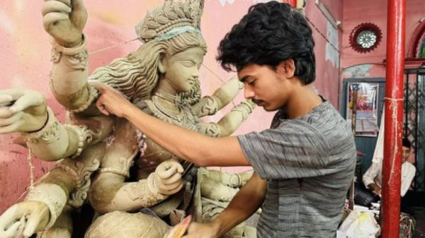 From one mandap to another, artists are competing with each other to win the hearts of devotees with their artistic creations.   (Daily Star)