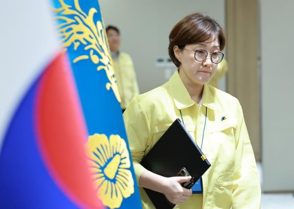 Kim Hyun-ji, the presidential secretary for general affairs, attends a Cabinet meeting at the presidential office in Seoul in this Aug. 18, 2025, file photo. (Yonhap)