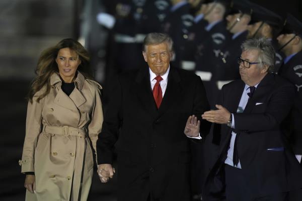 President Donald Trump and first lady Melania Trump arrive at Stansted Airport near London on Tuesday.  AP-Yonhap