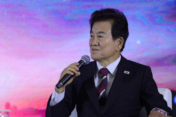 Unification Minister Chung Dong-young speaks at a forum marking the 7th anniversary of the 9.19 Pyongyang Joint Declaration at Camp Greaves in Paju, Gyeonggi Province, on Sep.19. (Yonhap)