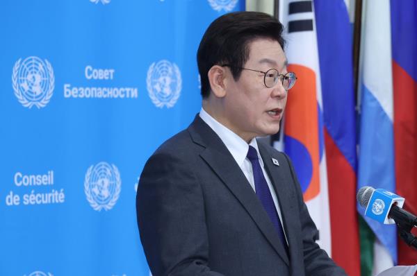 President Lee Jae Myung speaks at a briefing session before an open debate at the United Nations Security Council, which he presided over at the UN headquarters in New York on Wednesday. (Yonhap)