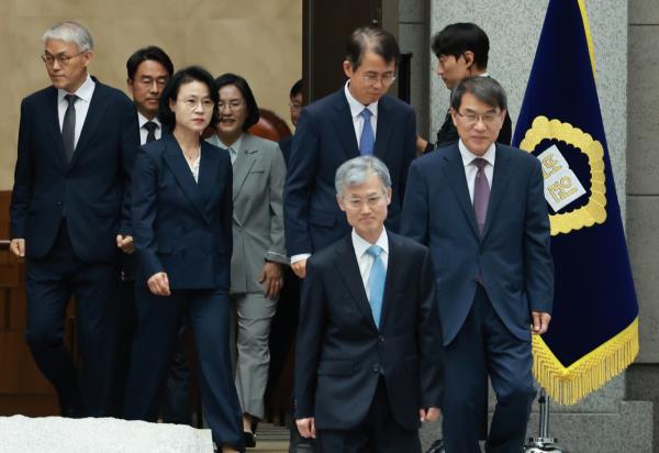 Supreme Court Chief Justice Jo Hee-de (center front) and other members of the Supreme Court bench enter the main hall of the Supreme Court in Seocho-gu, Seoul, for a ceremony marking the Korean Court