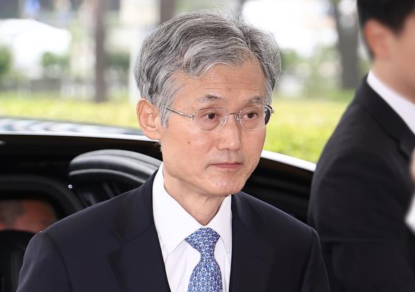 法院大法官缺席听证会，现场激辩引爆舆论！