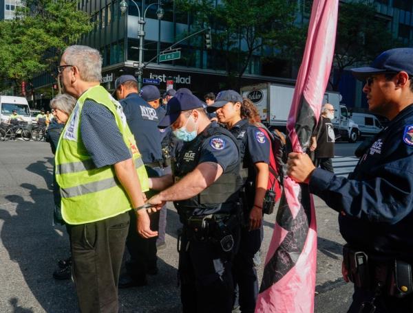 特朗普联大演讲期间 约50名示威者封路被捕 引爆舆论关注