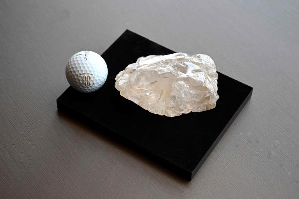 A golf ball is placed next to the "Motswedi," the second largest rough diamond in the world, in Antwerp, Belgium, Monday.    (AFP-Yonhap)
