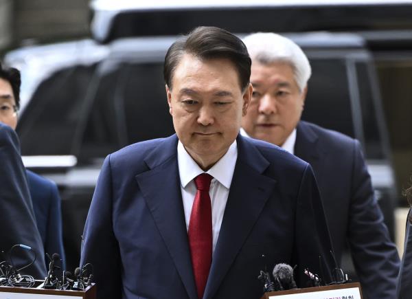 Former President Yoon Suk Yeol arrives at the Seoul Central District Court in Seocho District, Seoul, to attend a pretrial detention hearing on July 9, 2025. (Joint Press Corps)