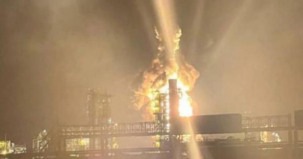 乌克兰猛炸俄关键炼油厂，普京顿巴斯溃败后雪上加霜