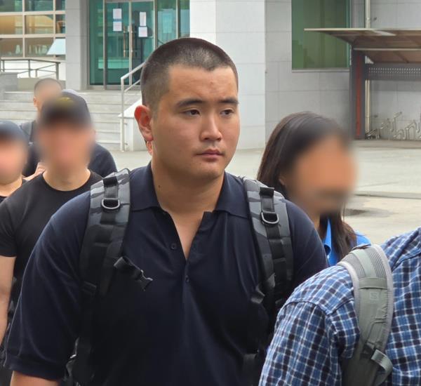 Lee Jee-ho, son of Samsung Electronics Chair Lee Jae-yong, heads to the entrance ceremony for Navy officer candidates at the Naval Academy in Jinhae-gu, Changwon, South Gyeongsang Province, Monday. (Yonhap)