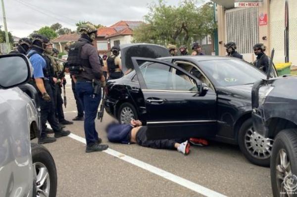 澳洲警方挫败幼儿园附近黑帮暗杀行动，现场惊现“死亡小队”！