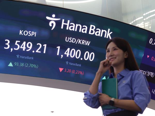 韩股首破3500点大关！芯片股狂飙引爆历史性暴涨