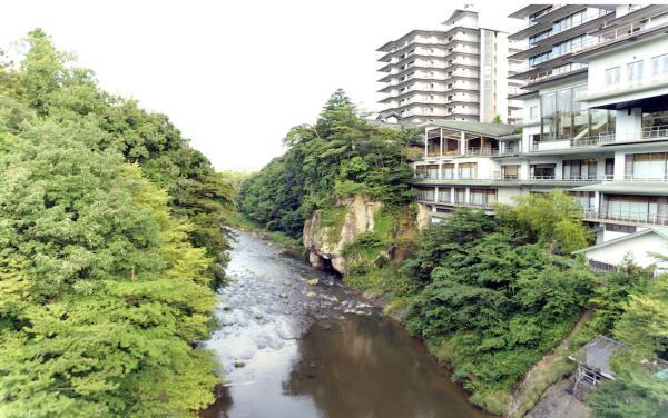 秋日绝景！探秘秋保温泉：漫山红叶映峡谷，暖汤氤氲醉金秋