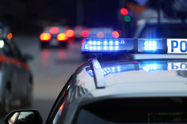 长岛骑警执勤遇车祸，葬礼途中不幸受伤引关注