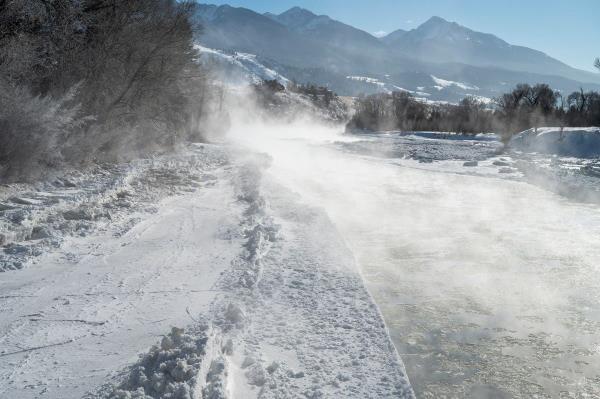 暴雪来袭！20英寸厚雪预警，出行务必注意安全