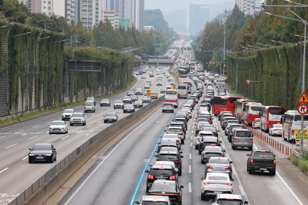 中秋次日全国高速大堵车，返程高峰堵到怀疑人生！