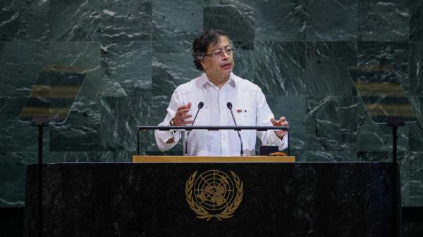 美国因哥总统亲巴言论拟吊销其签证 引爆舆论争议