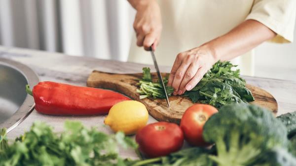 《柳叶刀》权威报告再掀饮食革命：少吃肉竟成健康密码！