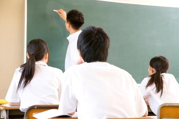 师范专业遇冷！每25名学生就有一人退学，教师行业为何不再吃香？