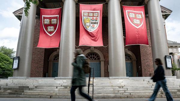 特朗普宣布哈佛大学向政府支付5亿美元达成和解，引爆舆论热议！