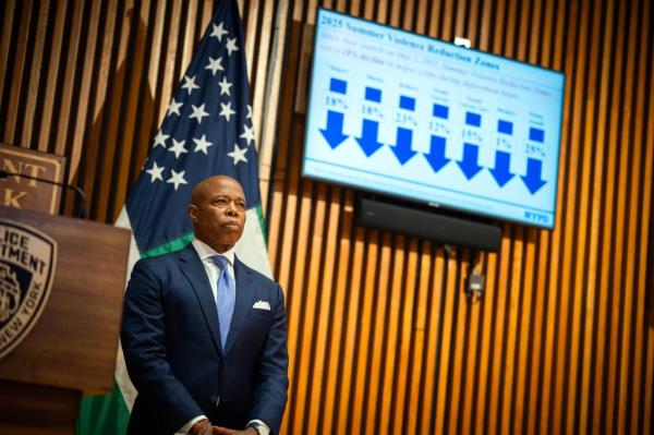 纽约市长卸任前放话：城市已上正轨，警告继任者“别搞砸了”！