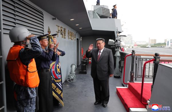 朝鲜领导人金正恩下令强化海军力量，誓言彻底歼灭来犯之敌！