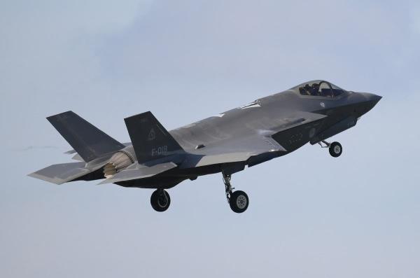 俄军空袭酿灭门惨案 北约战机紧急升空应对