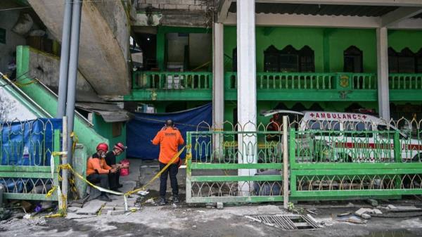 印尼校园坍塌惨剧：17人遇难，生死搜救仍在继续！