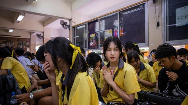 “心头的疤”成反抗号角！泰国学生掀起“发型自由”抗争潮