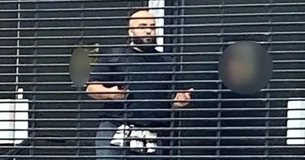 英媒曝：犹太教堂袭击者独居十年零交流，邻居称“从没听他说过话”
