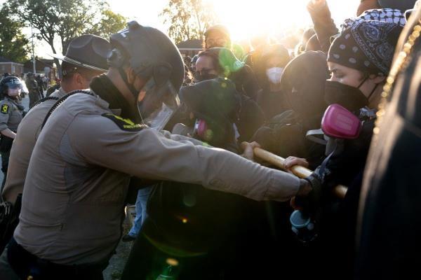 芝加哥告急！特朗普调派国民警卫队增援，街头警力翻倍严阵以待
